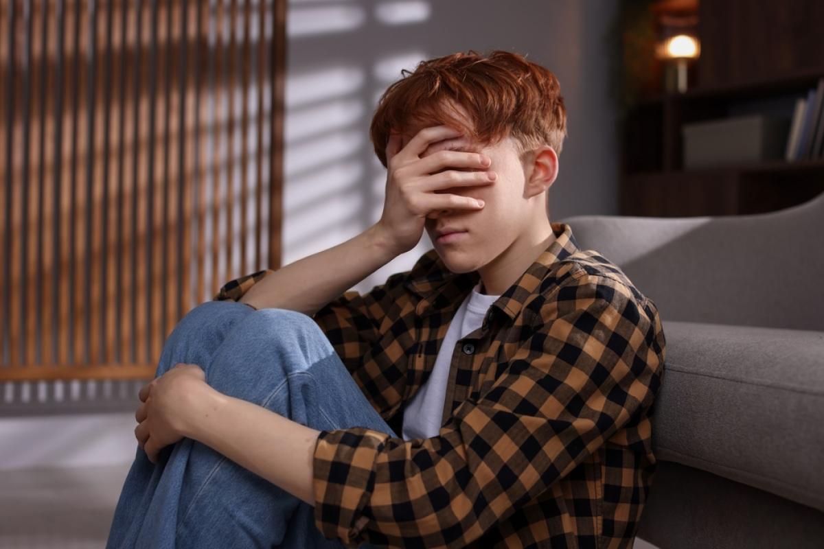 Depresia la adolescenți: cum o identifici, ce o declanșează și cum poate fi tratată