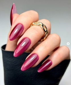 Velvet Nails: unghiile „ca de catifea” devin vedetele sezonului rece