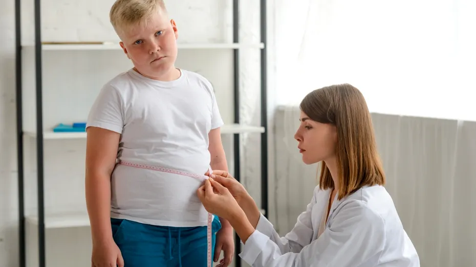 De ce copiii pot ajunge la obezitate și depresie — semnele de care părinții trebuie să țină cont